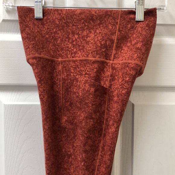 LIKE NEW! Athleta Salutation 7/8 Tight - Picture 8 of 12